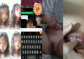 Cewek seksi pamer colmek memek dengan ganas